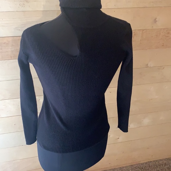 Black Should Cut-out Turtleneck Medium - Picture 2 of 2